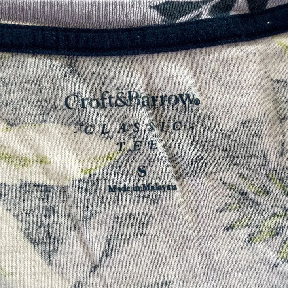 Croft & Barrow Women’s Floral Short Sleeve V-Neck Top - Blue and Green Size S - Picture 2 of 6